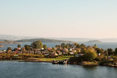 Norveç. Oslo. Feribot güvertesinden Oslo fiyordunun manzarası. 18 Eylül 2018