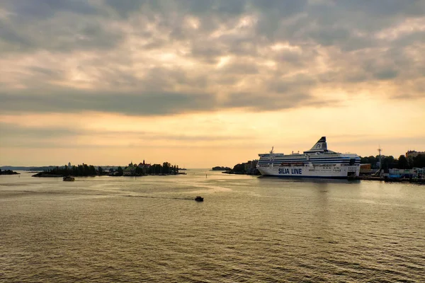 赫尔辛基 赫尔辛基码头的大船2018年9月16日 图库照片
