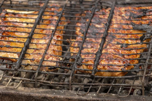 Pinchos de carne a la parrilla, barbacoa — Foto de Stock