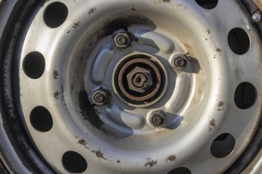 ıslak araba tekerleği. Araba Lastik yıkama.