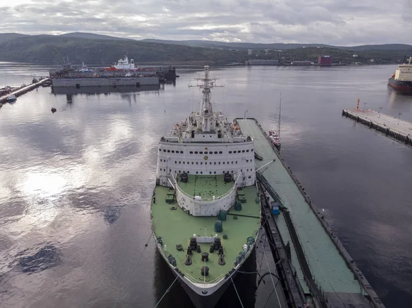 Blick auf das Schiff von der Drohne aus — Stockfoto