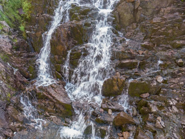 Berg waterval met Drone — Stockfoto