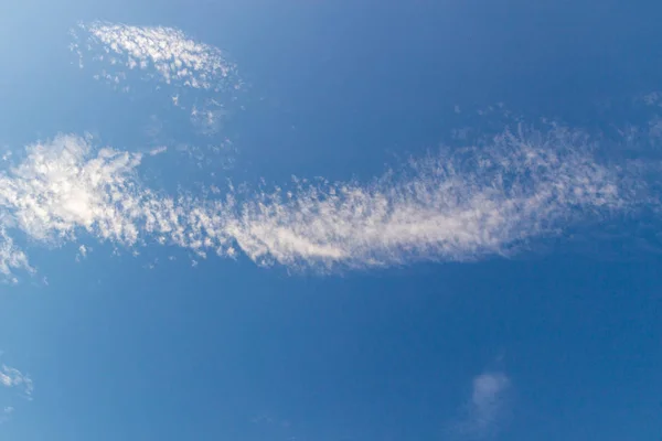 青い空に対する雲 — ストック写真