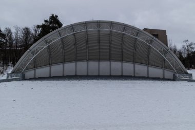 Kışın açık havada tiyatro