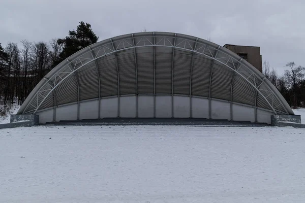 Kışın açık havada tiyatro