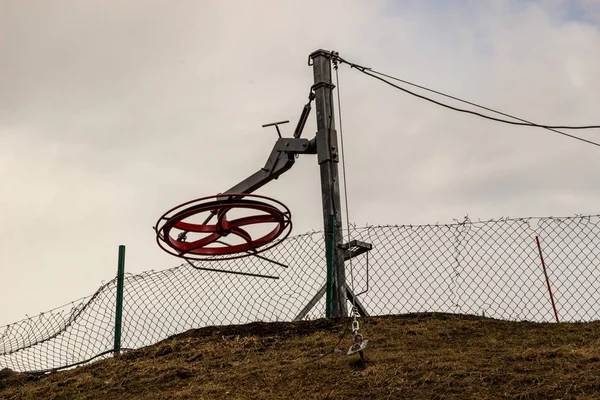 Yaz aylarında telesiyej halkası — Stok fotoğraf