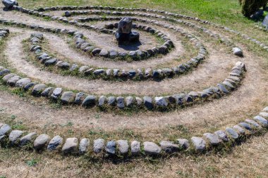 Yaz aylarında taş labirenti