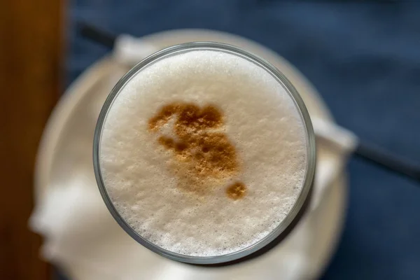Close-up af kaffe latte og cappuccino som flad lå ovenfra - Stock-foto