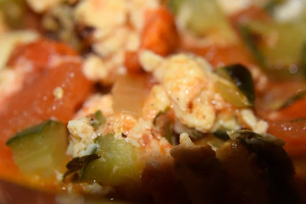 Lasanha, omelete com verduras, macrofotografia comida em um prato — Fotografia de Stock