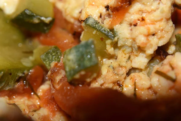 Lazanya, sebzeli omlet, tabakta makro fotoğraf yemeği.