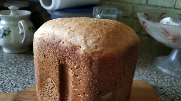 Una pagnotta di pane bianco fresco torte fatte in casa — Foto Stock