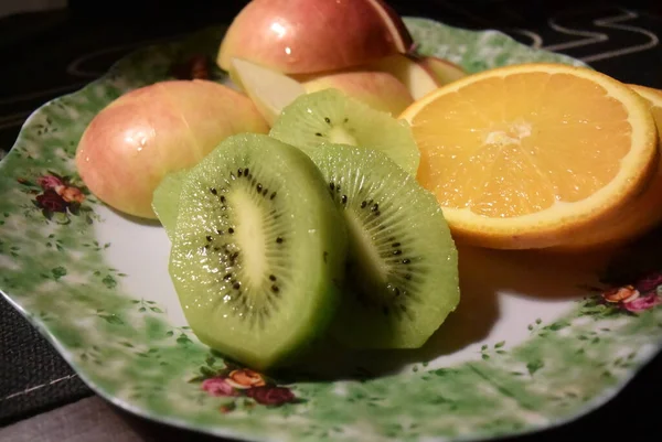 Juicy ripe assorted fruits are on the plate — Stock Photo, Image