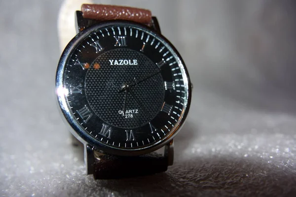 Макрозйомка годинників тонких кварцових годинників — стокове фото