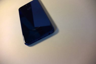 cep telefonu iletişimi orta mavi gökyüzü renk ekranı dahil