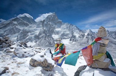 Everest Dağı, Himalayalar'daki Nuptse Tepeleri. Everest Ana Kamp Trek'te Kala Pathar'dan manzara