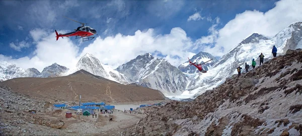 Campamento Base Del Everest Gorak Shep Helicópteros Rescate Acción Himalaya — Foto de Stock