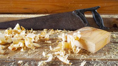 Ahşap ile çalışma. Carpenter'ın araçları, talaşı.