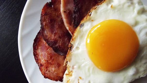 Huevo Frito Jamón Para Desayuno —  Fotos de Stock