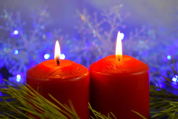 Rode Kaarsen Achtergrond Van Lichten Kerstkaart — Stockfoto