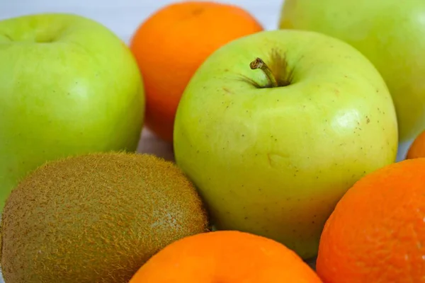 Frutas Deliciosas Frescas Fundo Madeira — Fotografia de Stock