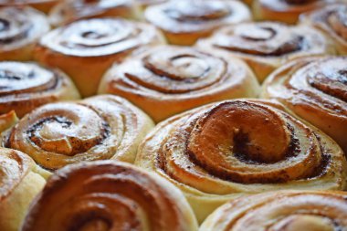 Lezzetli rulo tarçın. Tatlı çay için.