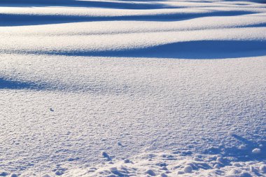 Bir soğuk kış günü. Kar üzerinde çizim. Snowdrift.Abstract arka plan.