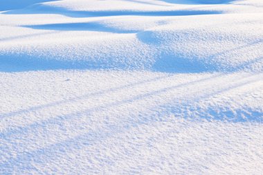 Bir soğuk kış günü. Kar üzerinde çizim. Snowdrift.Abstract arka plan.