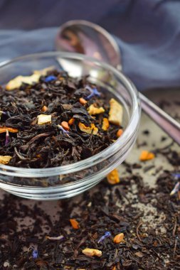 Siyah çay ile bergamot ve peygamber çiçeği çiçek. Güzel kokulu ve sağlıklı içecek.