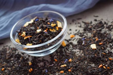 Siyah çay ile bergamot ve peygamber çiçeği çiçek. Güzel kokulu ve sağlıklı içecek.