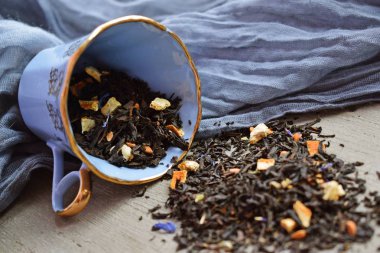 Siyah çay ile bergamot ve peygamber çiçeği çiçek. Güzel kokulu ve sağlıklı içecek.