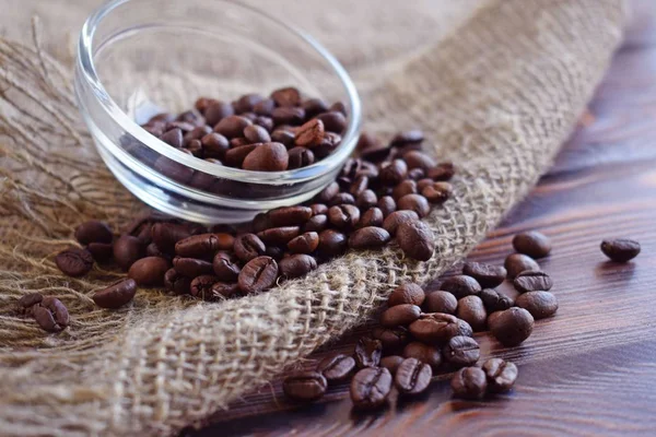 咖啡豆在麻布上 调味饮料 — 图库照片