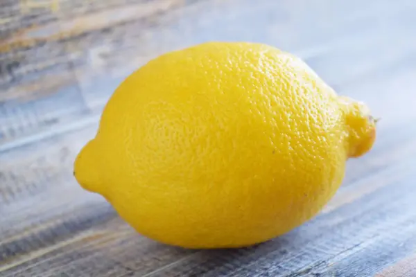 Limones Frescos Sobre Fondo Azul Ingrediente Alimentario — Foto de Stock