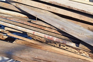 Paslı tırnaklarla eski panoları. Ahşap doku.