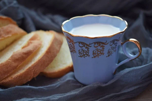 Milk Blue Cup Sliced Bread Blue Napkin — Stock Photo, Image