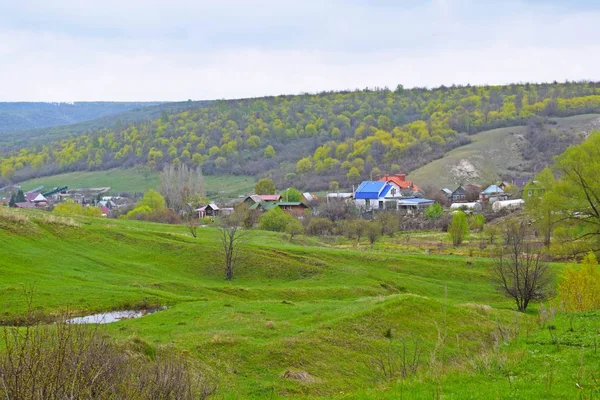 Aldeia Nas Montanhas Bela Paisagem Primavera — Fotografia de Stock