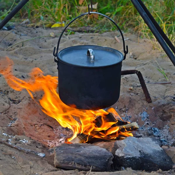 Prepare Comida Chá Uma Panela Fogo Descanse Margem Rio — Fotografia de Stock