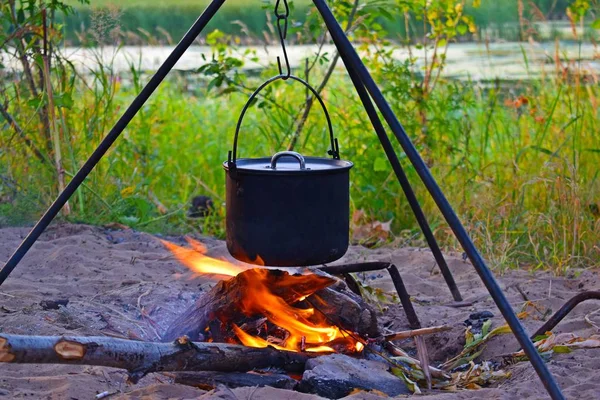 Prepare Comida Chá Uma Panela Fogo Descanse Margem Rio — Fotografia de Stock