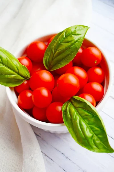 Frische Reife Tomaten Auf Hölzernem Hintergrund Gesunde Ernährung — Stockfoto