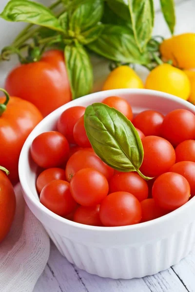 Tomates Frescos Maduros Fundo Madeira Dieta Saudável — Fotografia de Stock