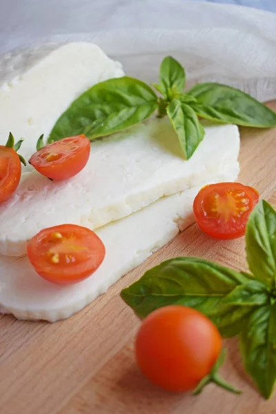 Formaggio Adyghe Fatto Casa Adagiato Tavola Legno — Foto Stock