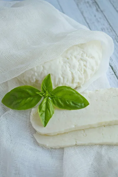 Formaggio Adyghe Fatto Casa Adagiato Tavola Legno — Foto Stock