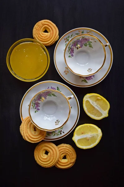 Tazas Hechas Para Limón Dulces Sobre Fondo Negro — Foto de Stock