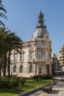 Cartagena, İspanya - 12 Nisan 2017: Belediye Binası Cartagena, bir kentin ana Modernist binaların, cephe. 1900 ve 1907 arasında inşa edilmiş.