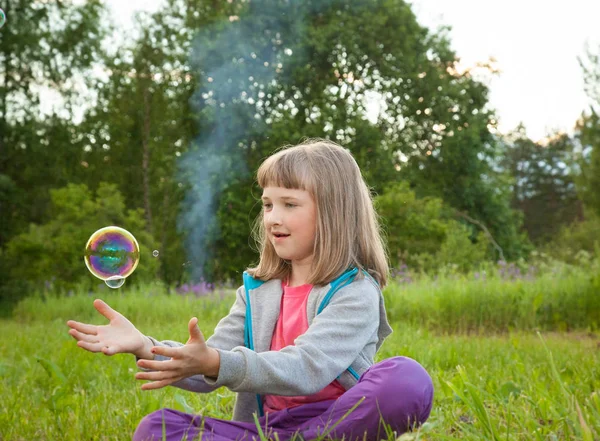 Adorable Preschooler Girl Playing Soap Bubbles Sitting Summer Park — Stock Photo, Image