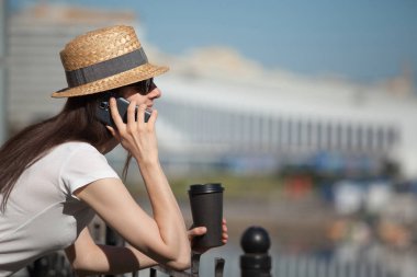 Açık havada Evet çekici genç esmer