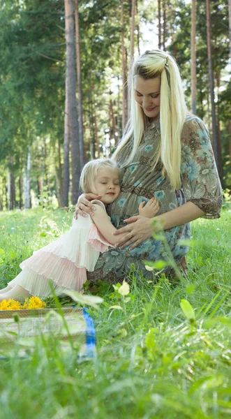 Tender Moments Expectation Pregnant Young Mother Cute Little Daughter Emracing — Stock Photo, Image