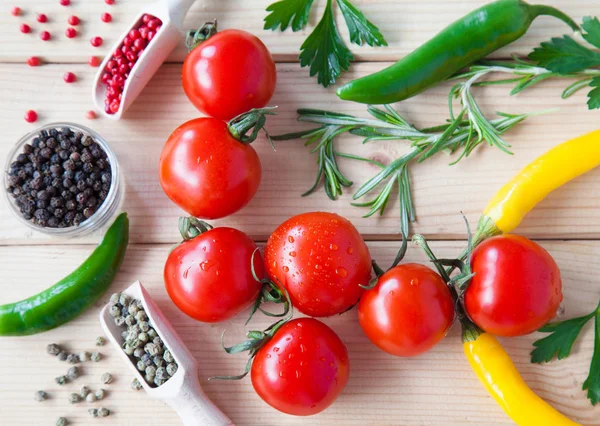 Varietà Verdure Fresche Spezie Secche Fondo Legno Punto Vista Superiore — Foto Stock