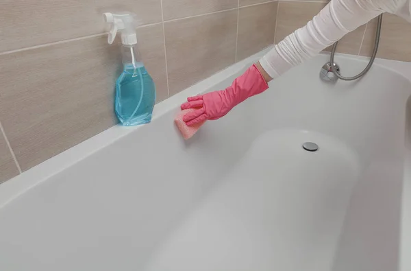 Camarera Limpiando Baño Primer Plano — Foto de Stock