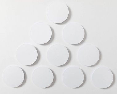 Sunum slayt şablonu-gölgelerle kağıt daire şekilleri kümesi.