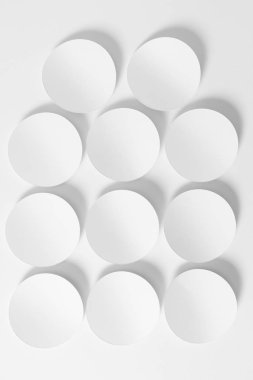 Sunum slayt şablonu-gölgelerle kağıt daire şekilleri kümesi.